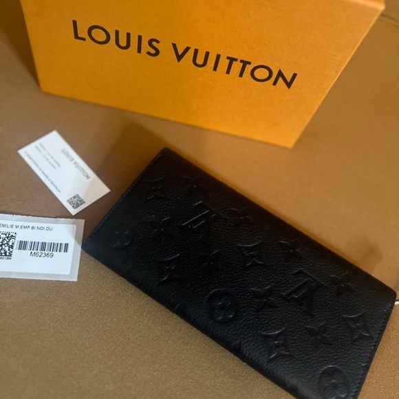 Black Monogram Emilie Wallet - Picture 4 of 5